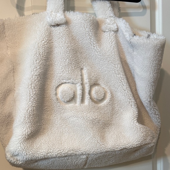 ALO Yoga Ivory Foxy Sherpa Tote - Picture 2 of 6